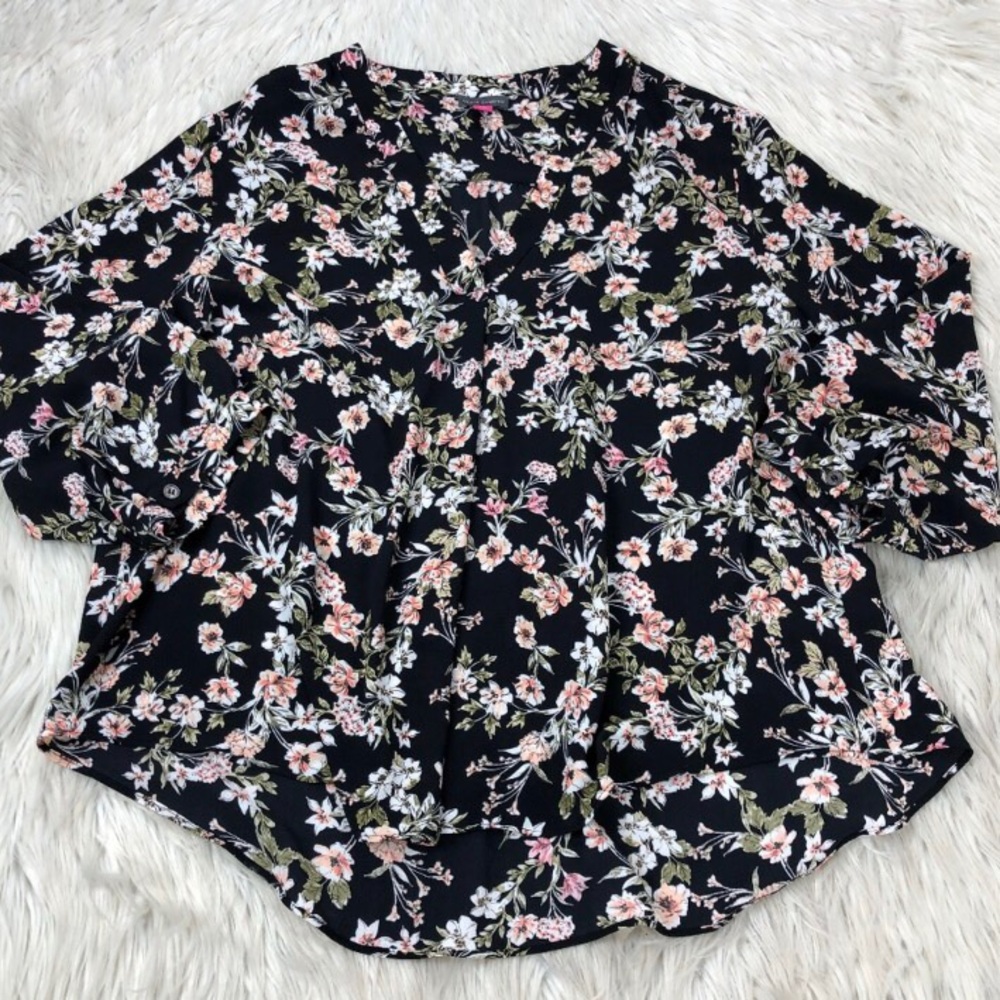 🎉HP🎉VINCE CAMUTO Floral Blouse